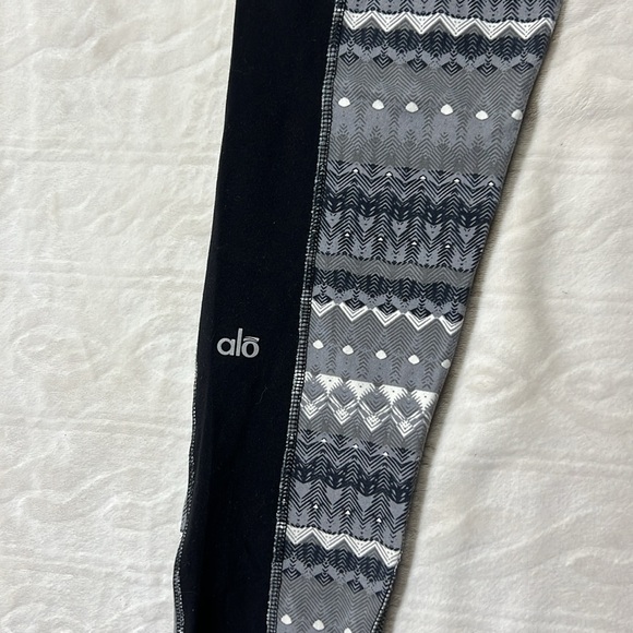 alo yoga illusion 3 tribal print leggings - Picture 5 of 6